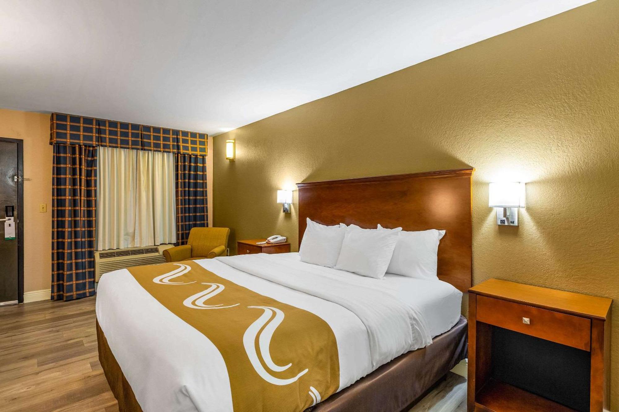 Inn Quality - Tallahassee West 2*